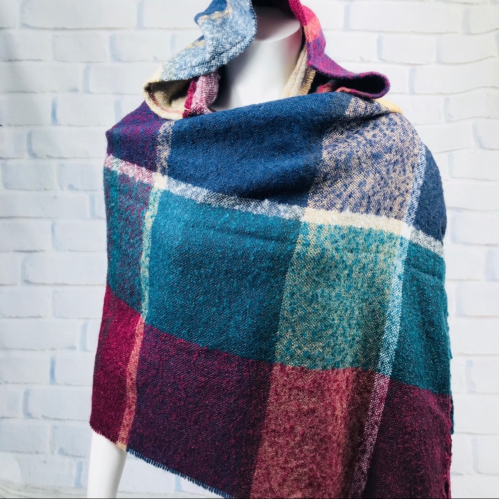 LAST ONE - Plaid wrap with hood - Picture 6 of 7